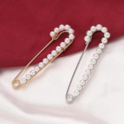 Women Trendy Popular Replica Pearl Decoration Tightening Waist Buckle Pin Coat Sweater Brooches Jewelry Accessories Girl Gift