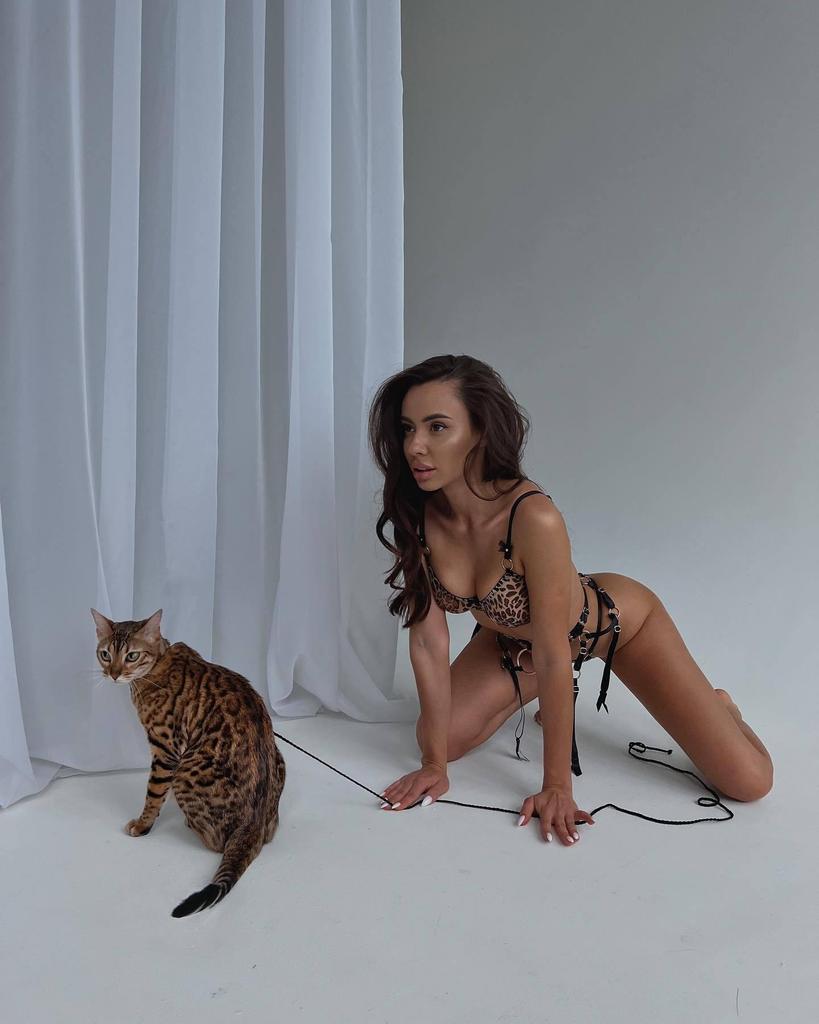 Autumn 2022 Lingerie: Leopard Print See-Through Sexy Three-Piece Set.