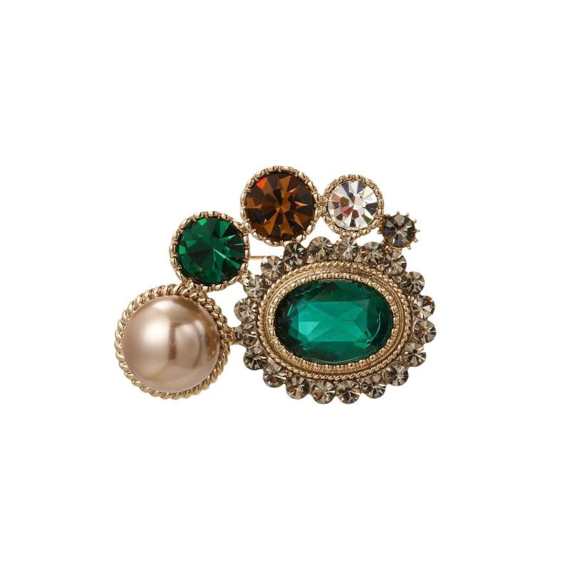 Personalized Emerald Oval Brooch, High-end Feminine Charm, Retro Pearl Brooch, Niche Design Sense Brooch