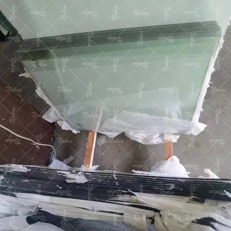 Dongfeng EQ2102 Rear Door Glass