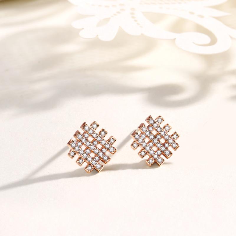 

Тканые квадратные серьги-пусеты с бриллиантами, женские, корейская нишевая мода, универсальные, простые, персонализированные украшения для ушей