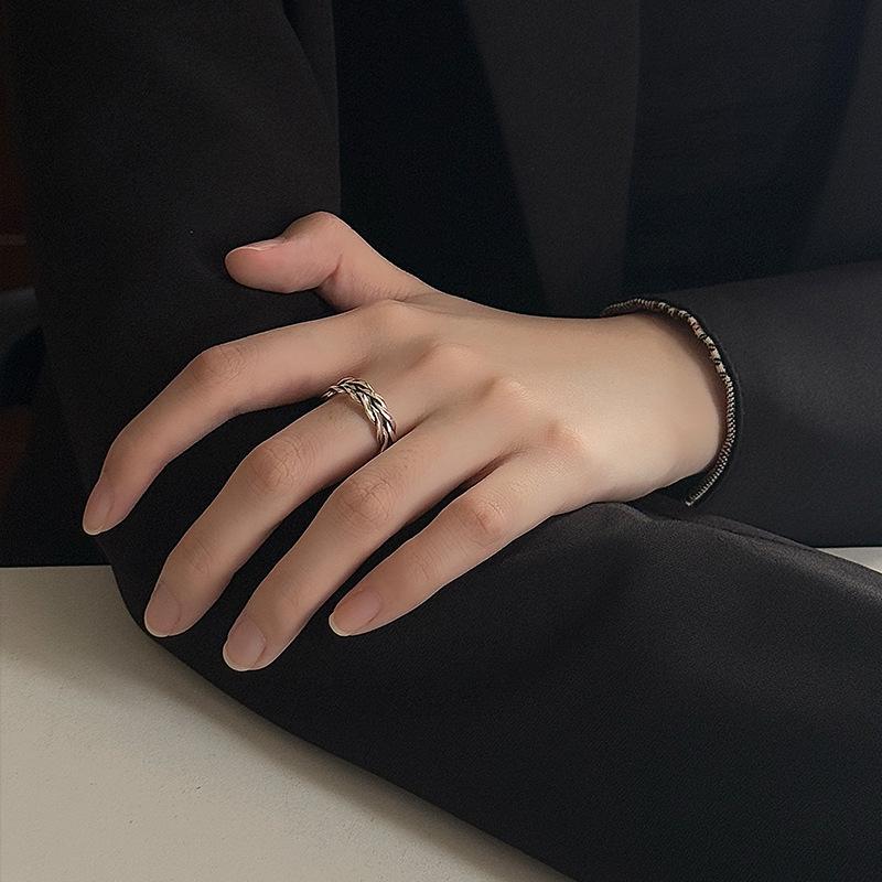 Exquisite Retro Open Ring for Women - Fashionable, Luxurious, Niche Design
