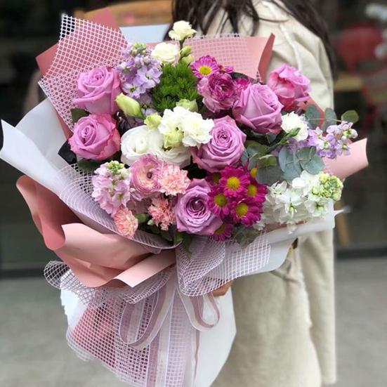 1 Roll Flower Wrapping Mesh Paper Decorative Eye-catching Polyester Craft Supplies Flower Wrapping Paper for Bouquet