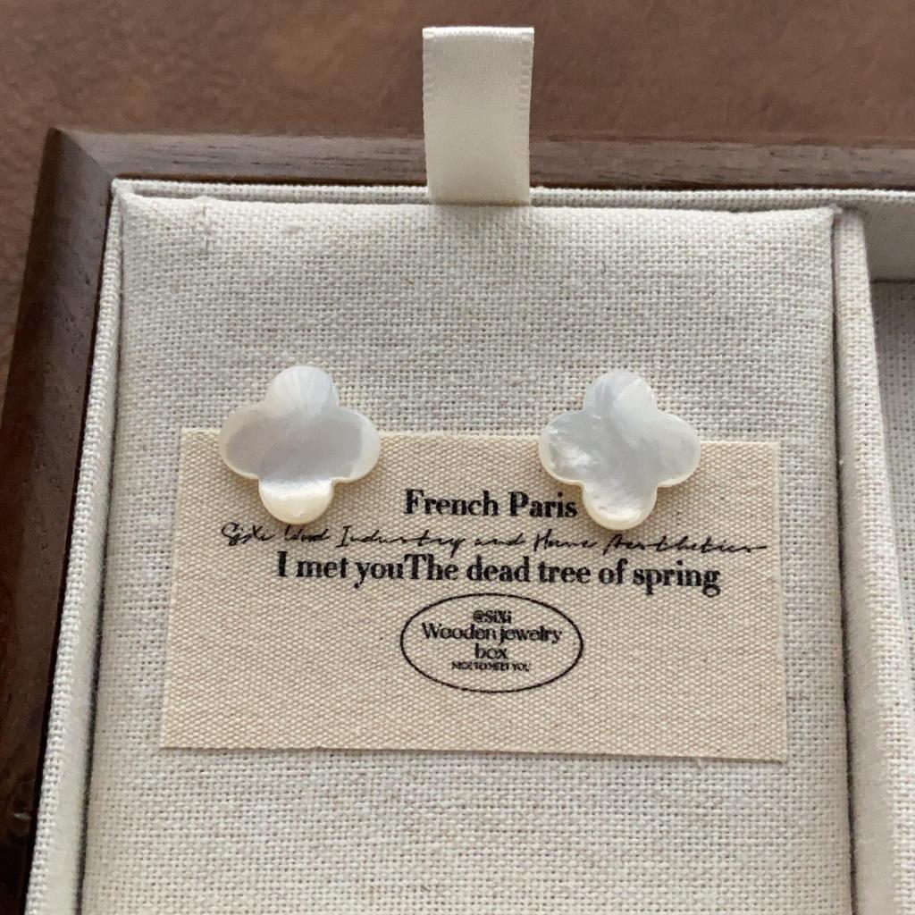 "Vintage Creamy Yellow Starfish Ear Clips: Elegant and Cute, Piercing-Free Sea Star Earrings"