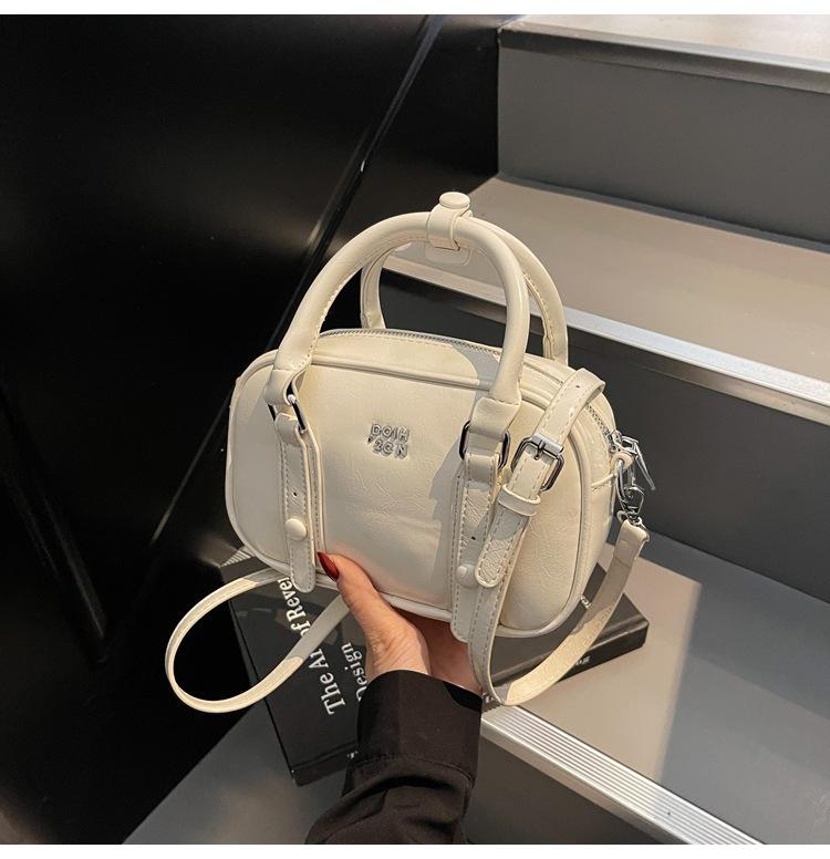 New product explosion Korean version niche fashionable oil wax leather portable Boston bag women's versatile commuter foreign style messenger bag