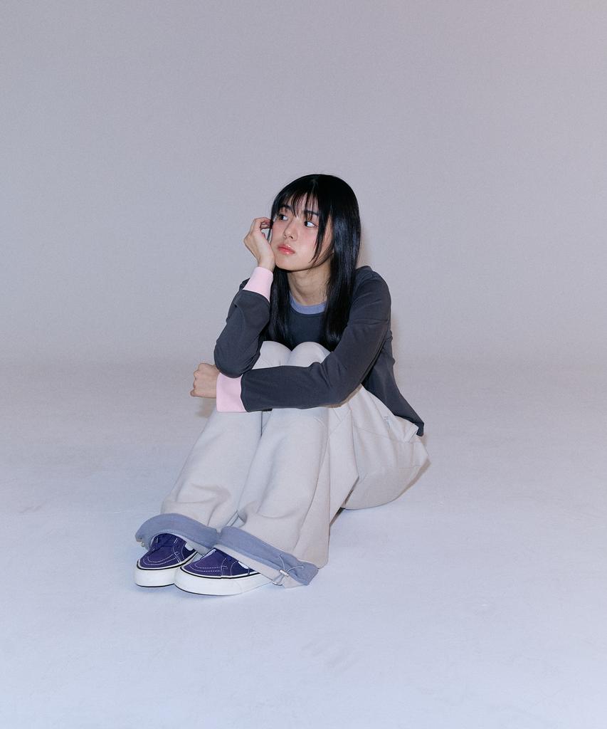 Peulleoti Cut Line Wide Sweatpants (Beige)