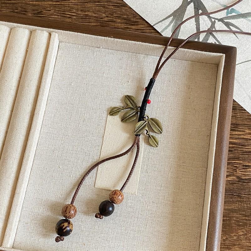 High-End Women's Retro Oval Geometric Resin Necklace