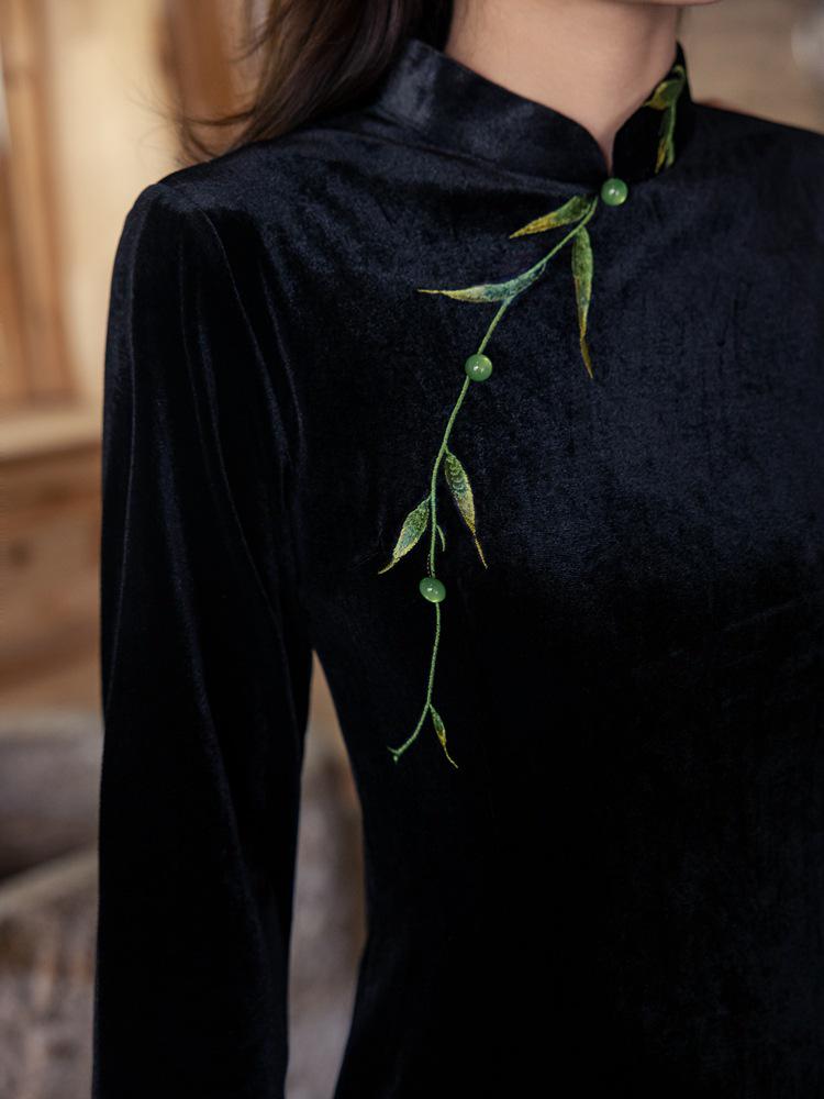 2025 High-End Black Velvet Embroidered Cheongsam for Women - Retro Chinese Style, Perfect for Spring & Autumn Daily Wear