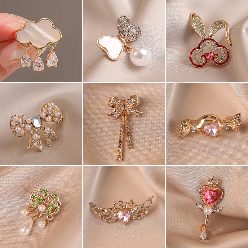 Elegant Butterfly Brooch: Luxurious Suit Accessory & Stylish Corsage for Women