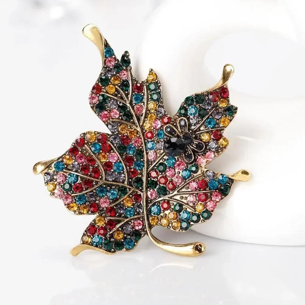 1Pc Maple Leaf Brooch Metal Vintage Women Girl CharmingExquisite Collar Lapel Pin Fashion Jewelry Party Garment Accessories