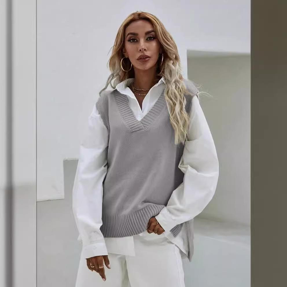 Dámská úzká bezrukávová vesta se svetrovým úpletem s výstřihem do V - Jarní kolekce