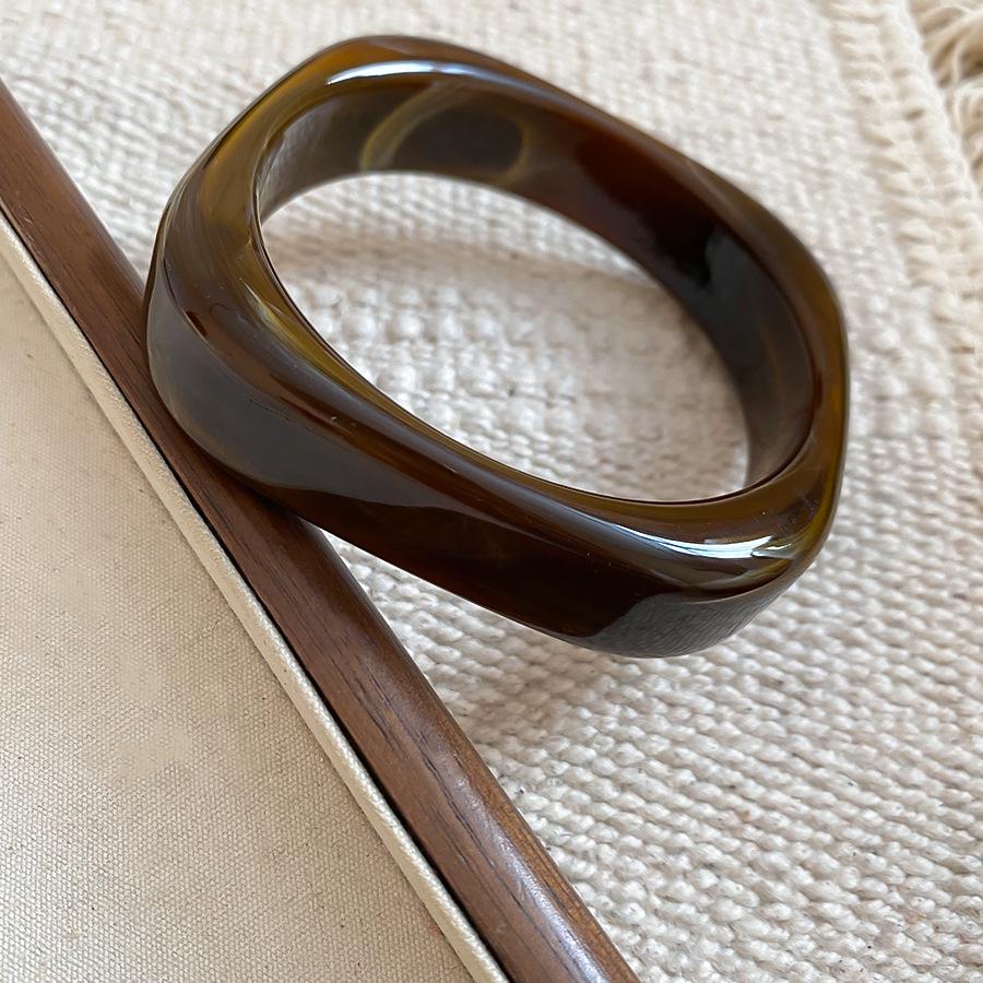 French Geometric Resin Bracelet: Irregular, Retro, Versatile, High-End Fashion Jewelry.