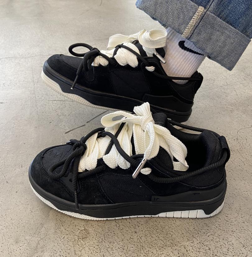 Retro Nischen-Design mit Riemen Skateboard und Brot-Schuhe Trendige Kontrastfarben Sportschuhe für Herren und Damen