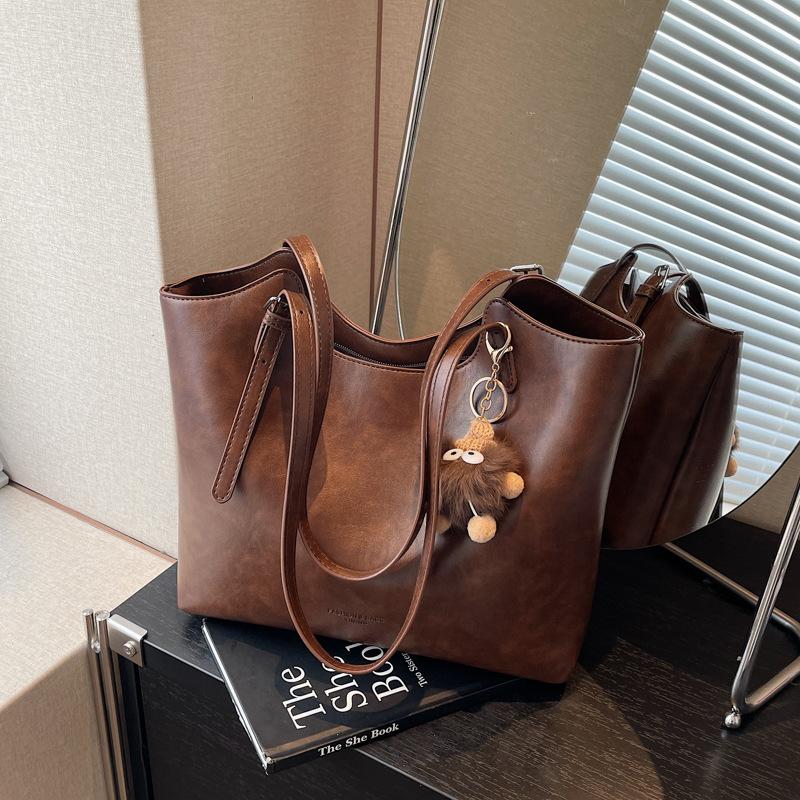 Retro texture large-capacity bag women's autumn and winter new shoulder bag premium versatile commuter tote bag