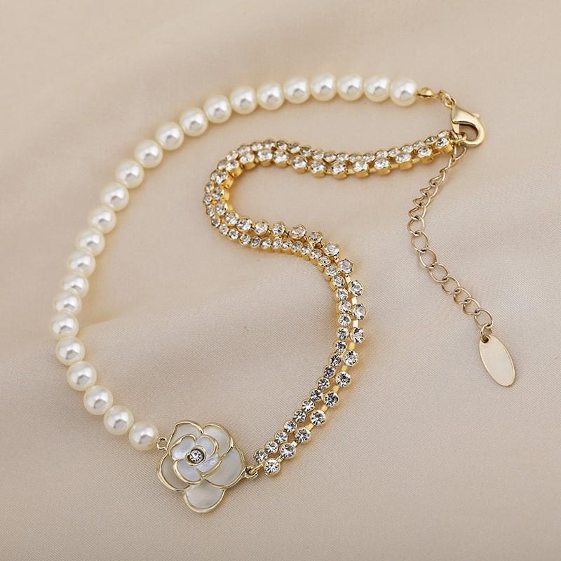 French Retro Camellia Pearl Necklace with Asymmetrical Rhinestone Chain – Elegant Neck Accessory