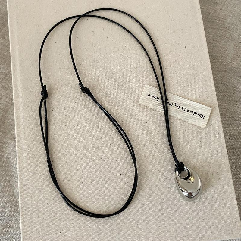 Beans Metal Black Rope Long Necklace Women'S Simple Premium Temperament Versatile Neck Chain Sweater Chain