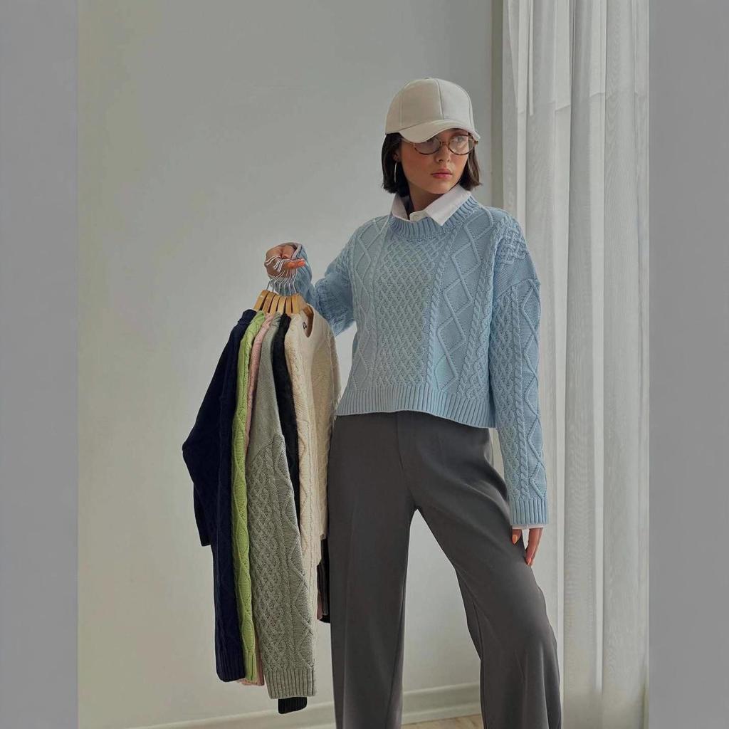2025 Autumn Women's Versatile Round Neck Knit Sweater - European & American Fashion