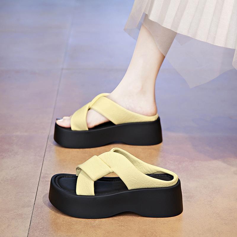 Coole Hausschuhe Damen Sommerbekleidung neue modische dicksohlige schöne schwarze Strandsandalen