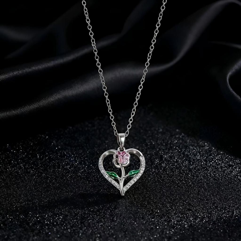 Metal Heart Crown Collarbone Necklace Hip Hop Pendant Necklace For Women Luxury Chain Accessory