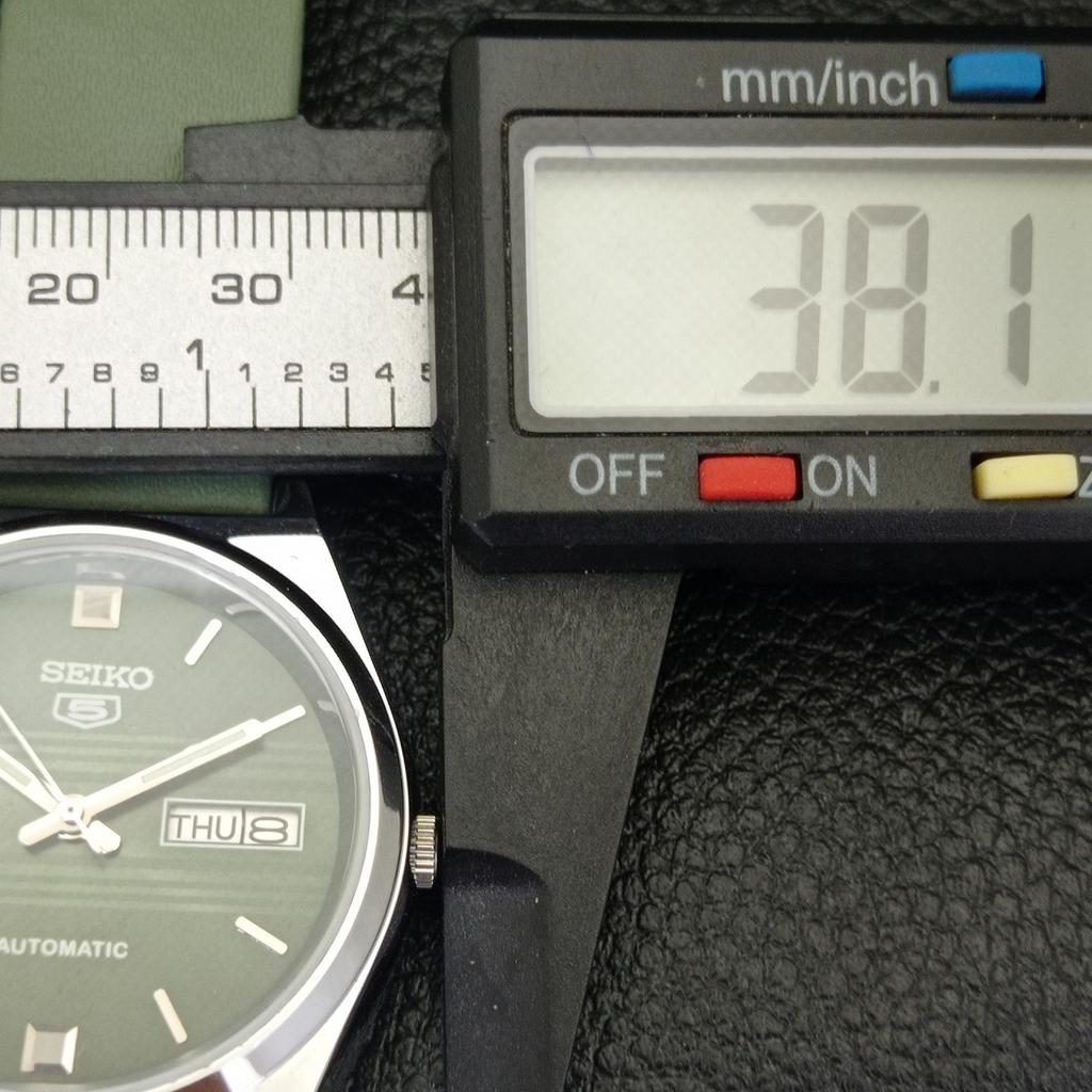 REFURBISHED VINTAGE SEIKO 5 AUTOMATIC JAPAN MENS GREEN DIAL WATCH a434693-2 R121-a434693