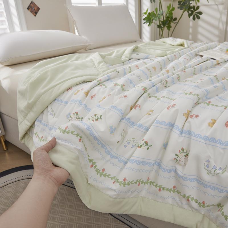 Breathable Summer Quilt: Double-Layer Gauze, Machine Washable for Deep Sleep