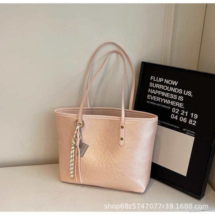 2025 High-end Retro Feeling Large-capacity Underarm Women's Bag New Fashion Tote Bag Niche Versatile Commuter Shoulder Bag