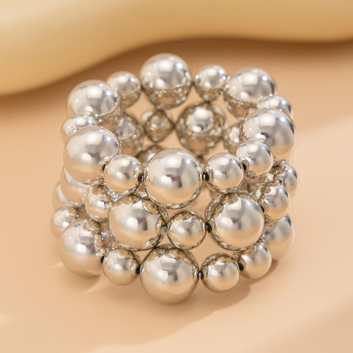 

Комплект браслетов с французским жемчугом Exaggerated: Европейские и американские универсальные украшения из бисера из 3 предметов