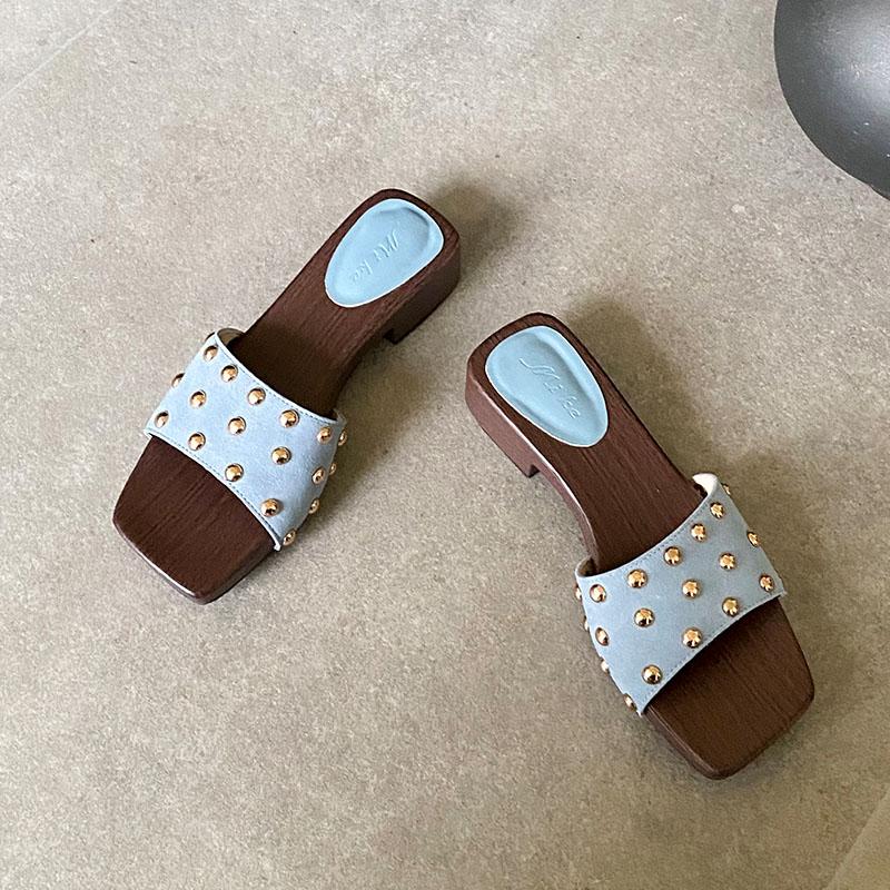 Fashion Luxury Fashion Metal Rivet Women Low Heel Slippers Shoes Summer Beach Ladies Heeled Slippers Shoes Female Slides Sandals
