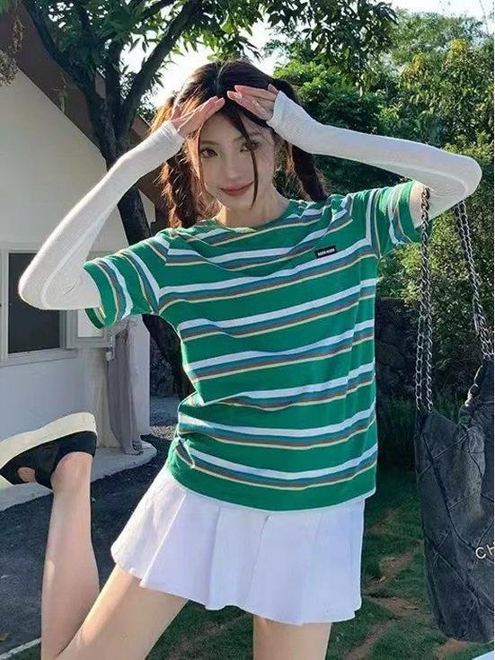 

2024 Весна/Лето Женская Модная Футболка с Контрастной Полосой и Буквенной Нашивкой M зелёный