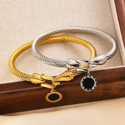 Personalisierte unregelmäßige verdrehte Linie schlichter Kreis Armband für Damen Armband mit römischen Ziffern Anhänger für Damen