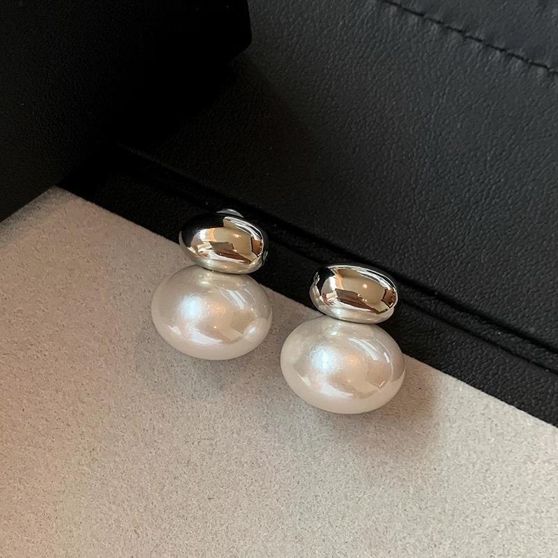 Pearl Earrings Women's High-end Earrings Ear Jewelry High-end Stud Earrings Niche Design Light Luxury