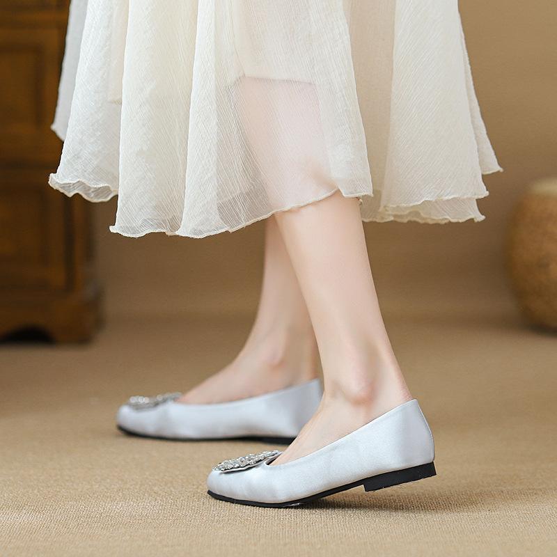 

Commuting one-pedal flat shoes women s soft sole comfortable square buckle rhinestone silver 2025 new spring French single shoes 34