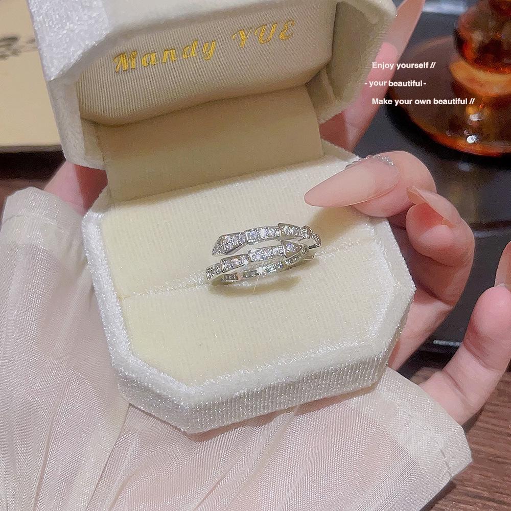 

Регульована парна каблучка високого класу з міді та циркону – розкішний дизайн для жінок