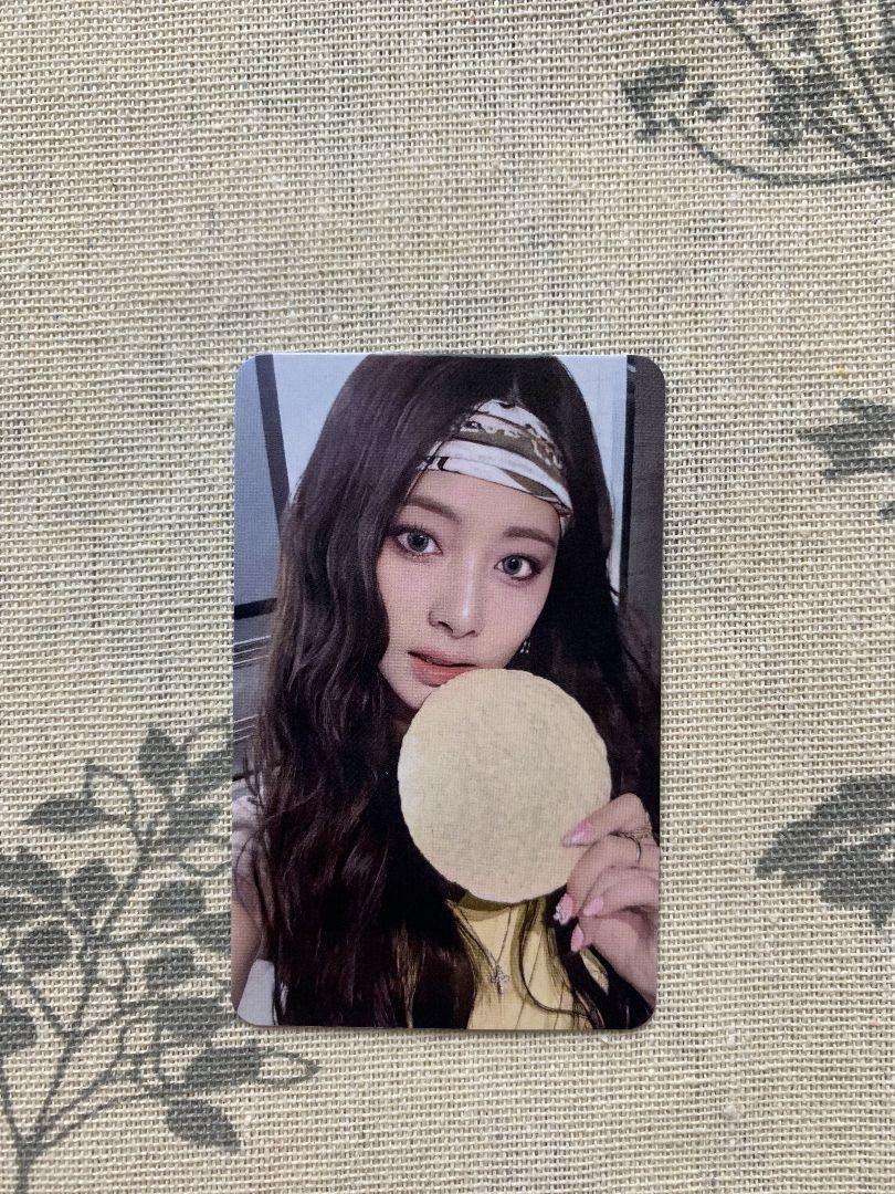

[USED] Tzuyu TWICE this is for Limited Pre-Recorded Trading Card