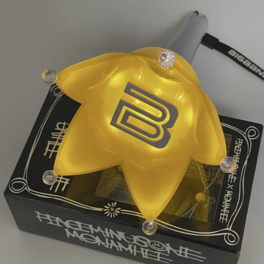 

Big Bang Lightstick Bang Bong Ver. 4 продается в белом цвете.