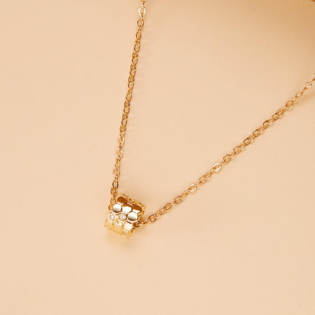 

Modern Geometric Copper Chain Necklace With Zircon Pendant For Fashionable Women