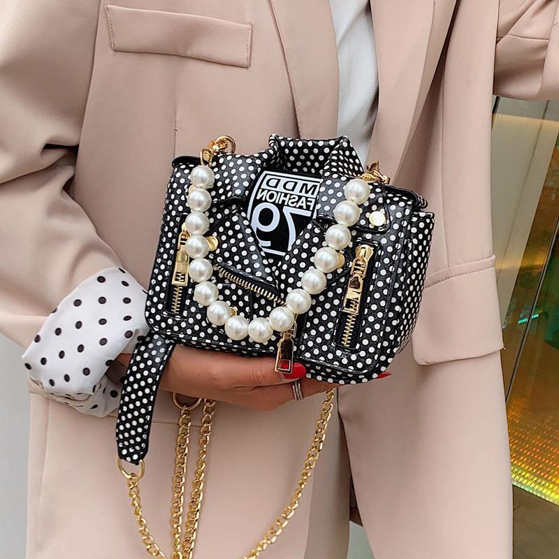 

Летняя одежда маленькая сумка женская сумка 2025 новая трендовая модная популярная сумка-мессенджер персонализированная на плечо жемчужная маленькая квадратная сумка белый