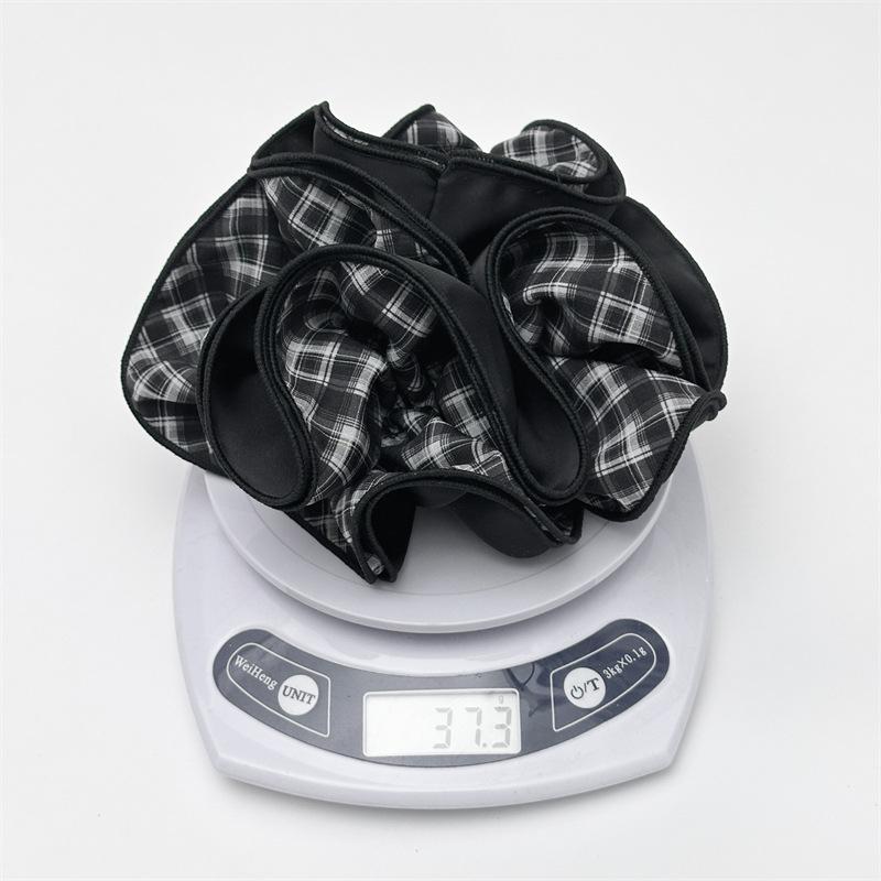 Vintage Plaid Scrunchies Large Hair Tie for Women Aesthetic Casual Weekend Look Fashion Hair Accessory