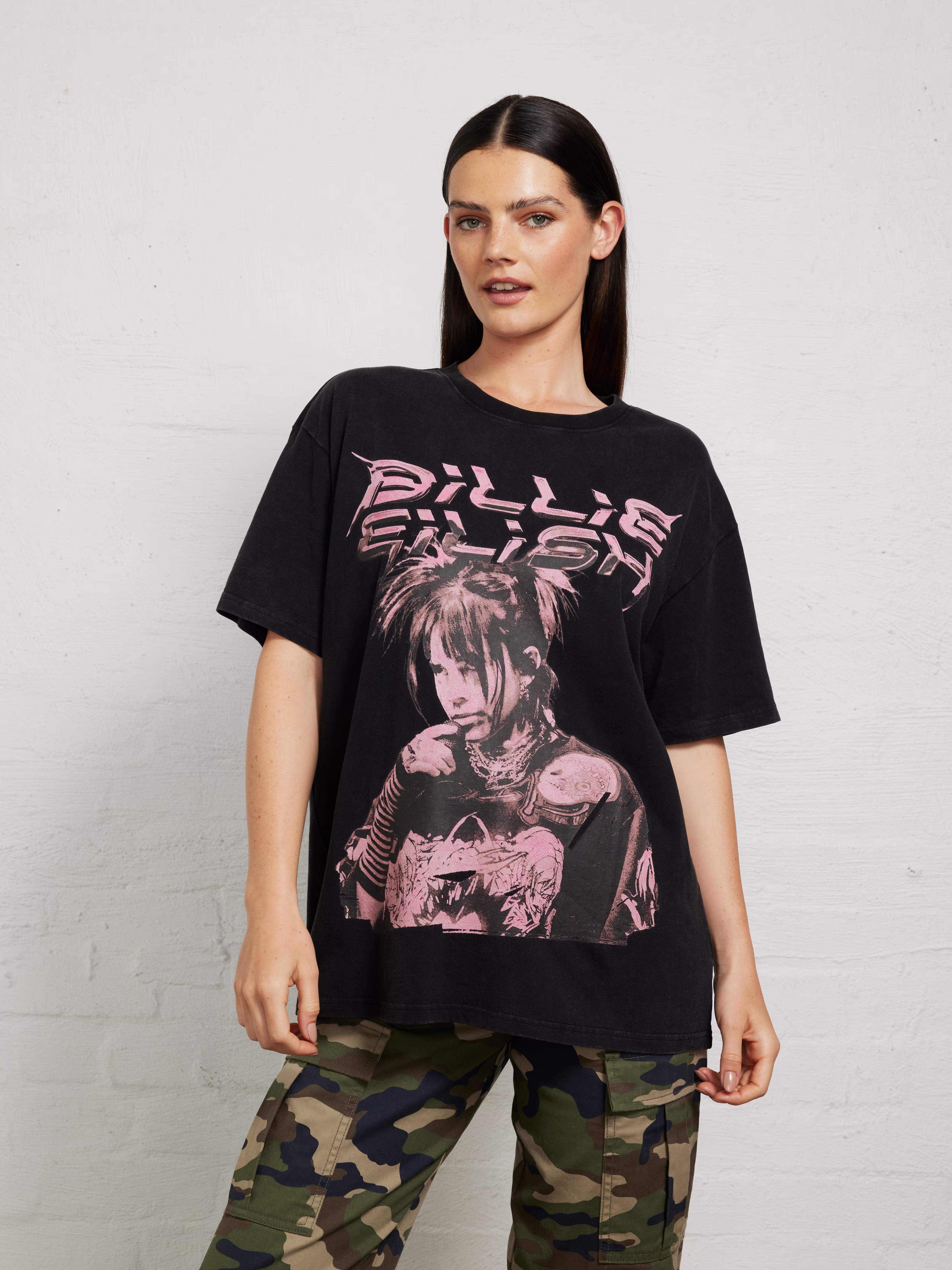 

Летом 2025 года повседневные футболки с принтом Билли Айлиш для мужчин и женщин — это свободные, негабаритные изделия из чистого хлопка. L