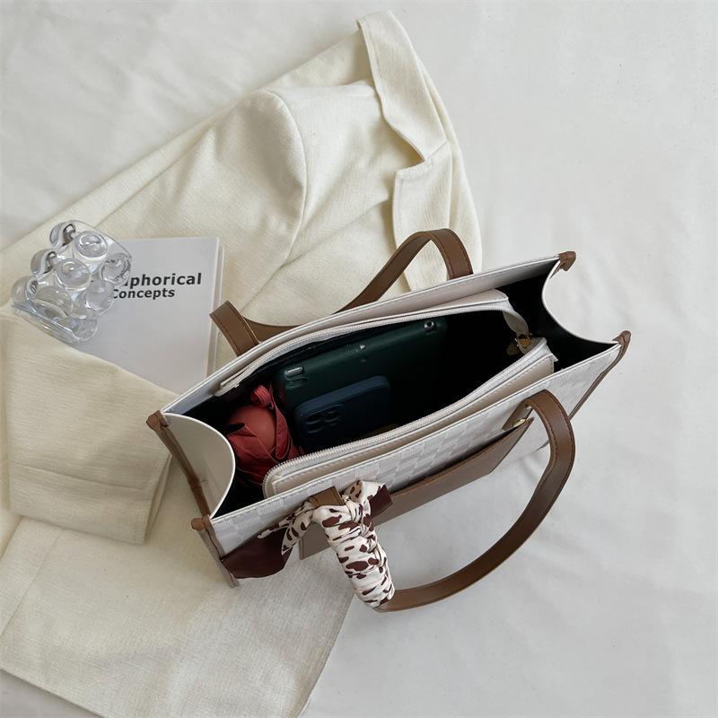 Versatile Single Shoulder Armpit Bag Women's New Large-capacity Commuter Tote Bag Women's Handbag