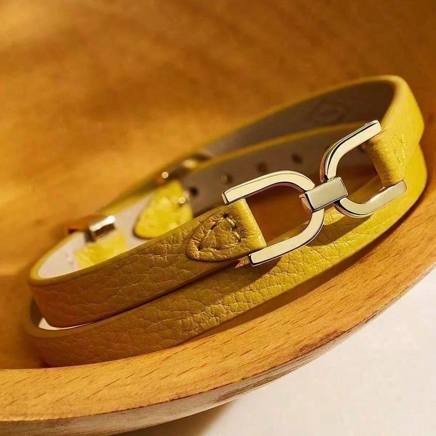 Lady's multi-strand bracelet, made of leather material, suitable for shopping, festivals and daily wear.