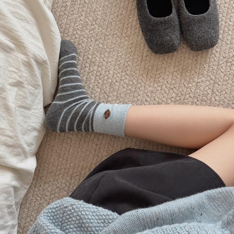 Autumn and Winter Women's Winter Thickened Boneless Striped Patchwork Warm Mid-calf Socks Women's Socks Pile Socks