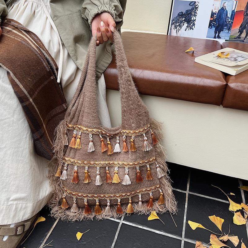 Ethnic Tassel Small Square Bag: Versatile, Large-Capacity Women's Shoulder Bag for Simple Vacation Style