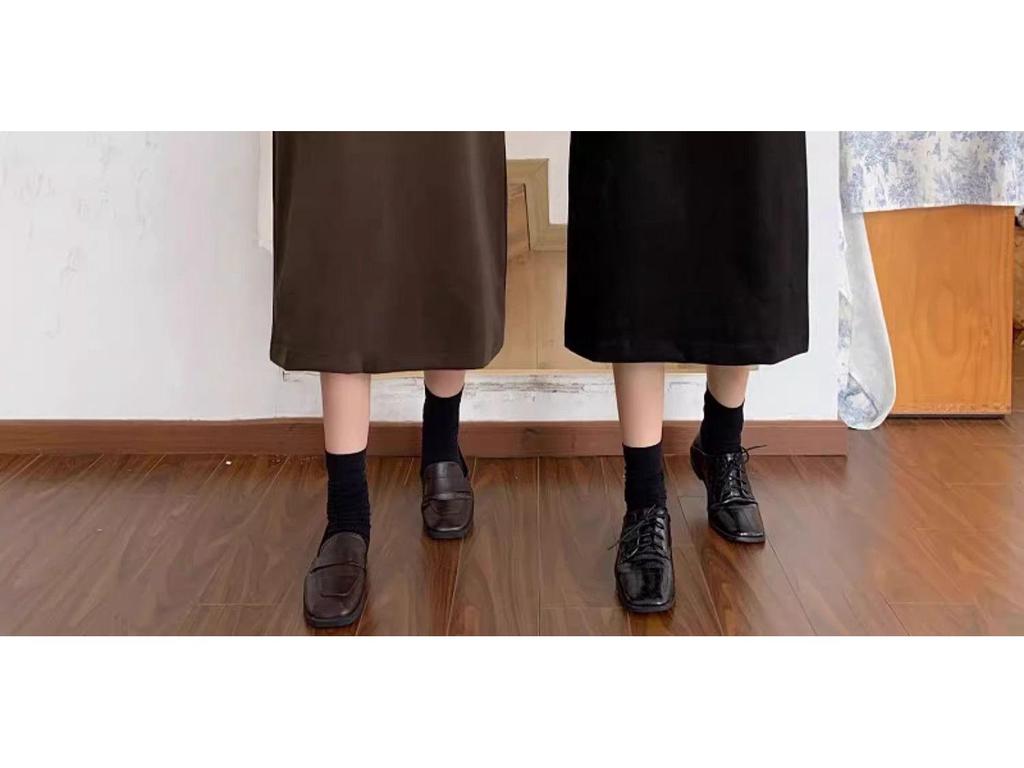 Women's High Waist Wool A-line Skirt: Slimming, Versatile, Black, Slit, Hip-Covering, Autumn/Winter 2025.