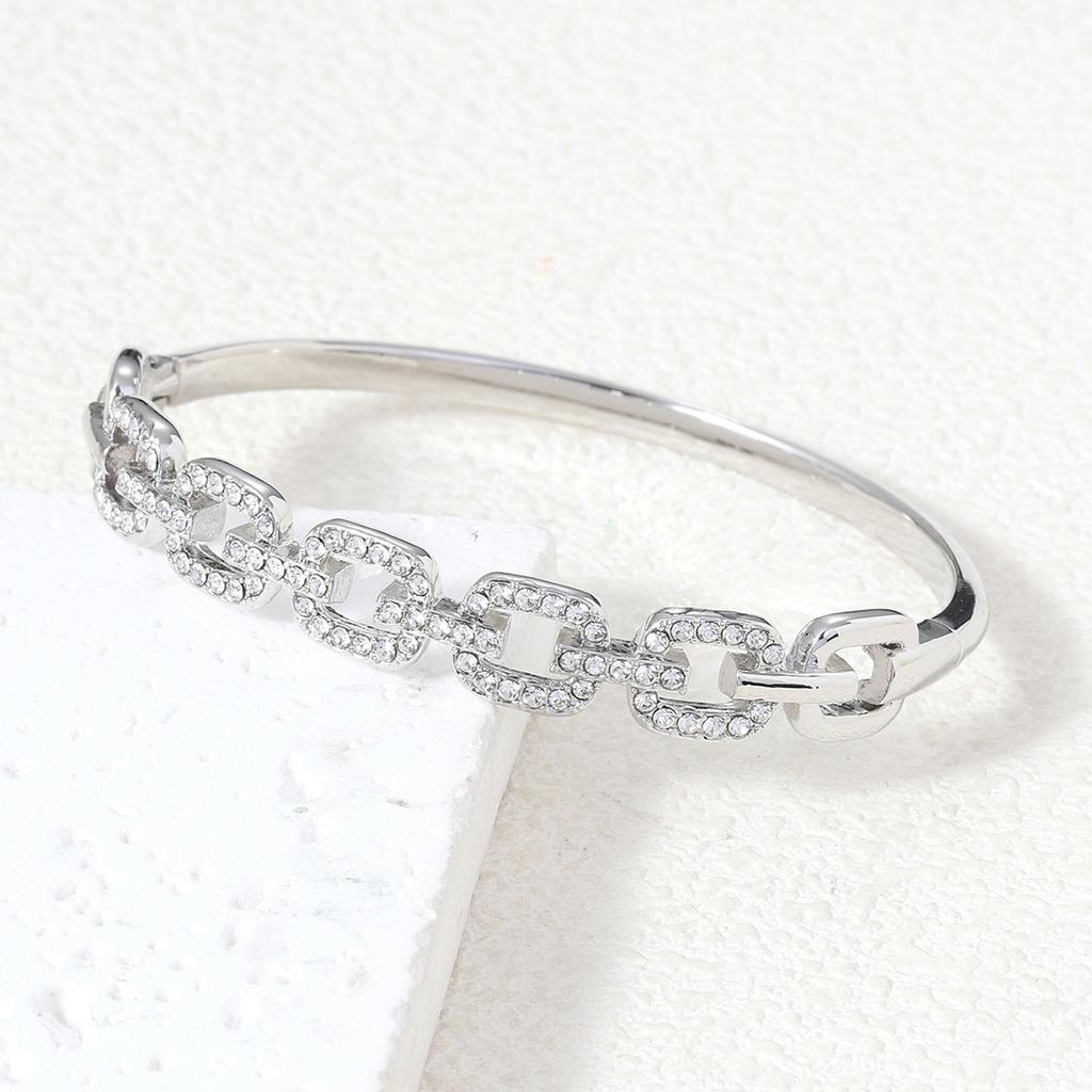 Interlocking Bracelets for Women, Fashionable, Light and Luxurious, Exquisite Bracelets, Trendy and Versatile Accessories