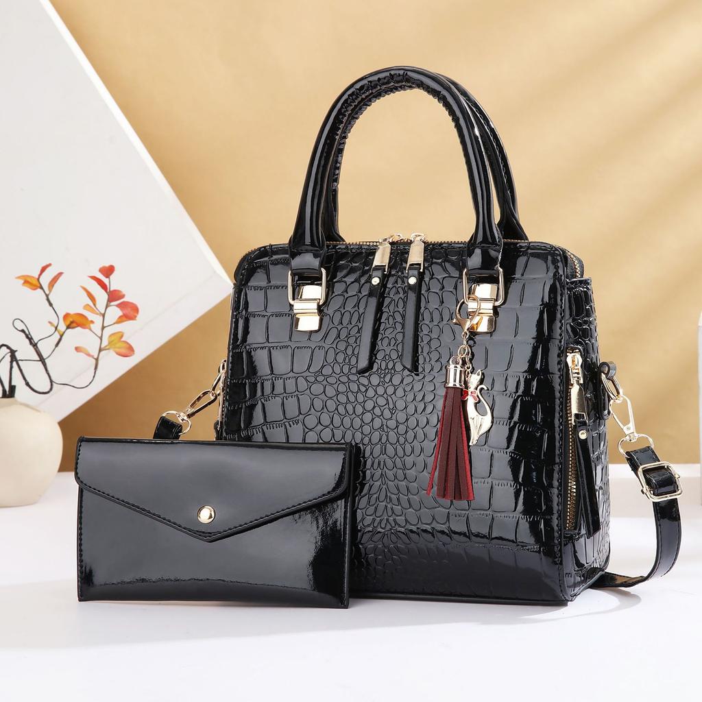 Taizhou Women's Bag Fashion Crocodile Pattern Mother and Child Bag Large Capacity Explosion Women's Bag Fringed Pendant Portable Messenger Bag