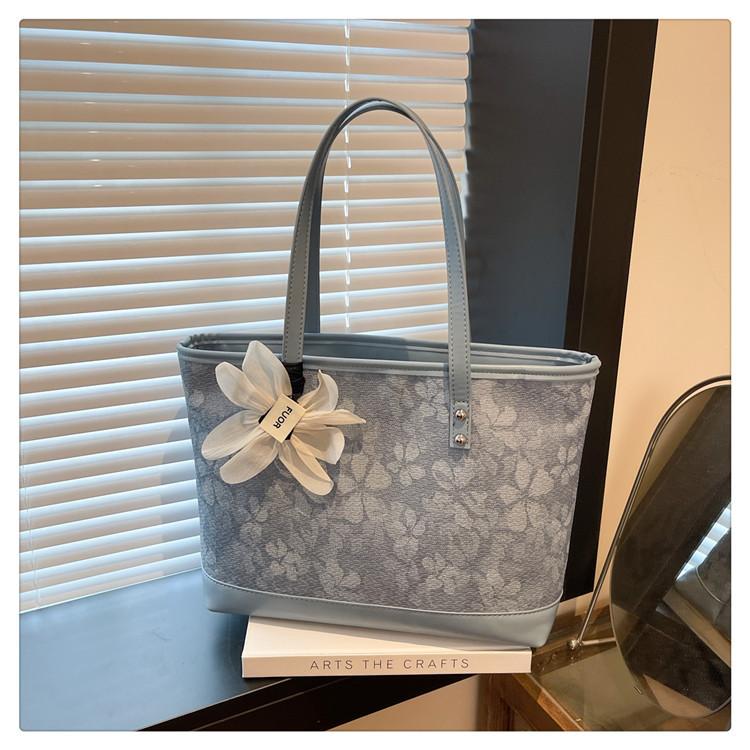 Casual Large-capacity Commuter Bag Women's New Embroidered Shoulder Bag Fashionable Portable Tote Bag