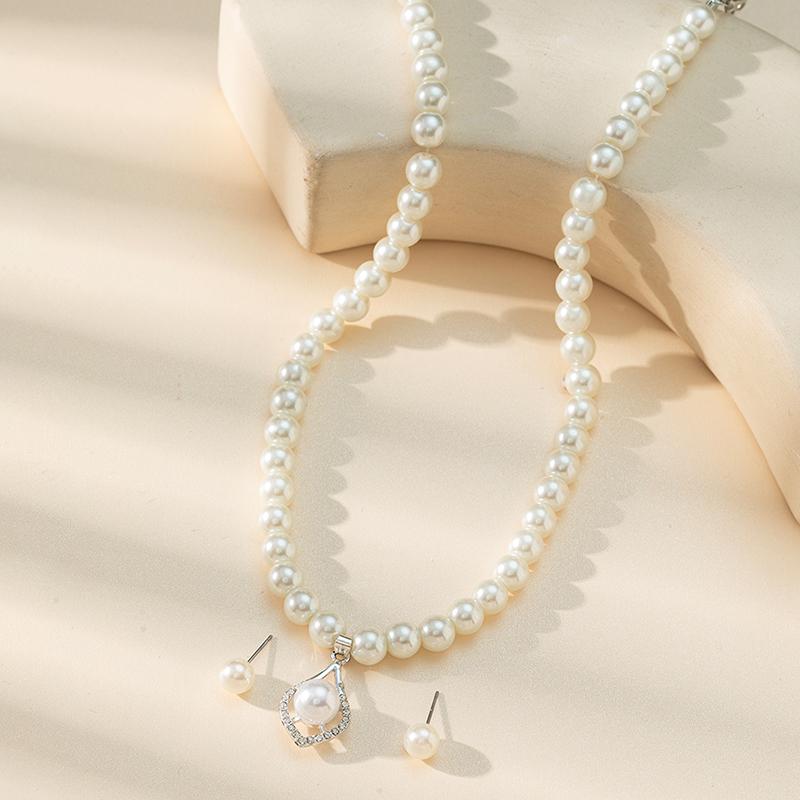 Boucles d'oreilles classiques en perles Collier Choker perlé Collier avec pendentif en perle