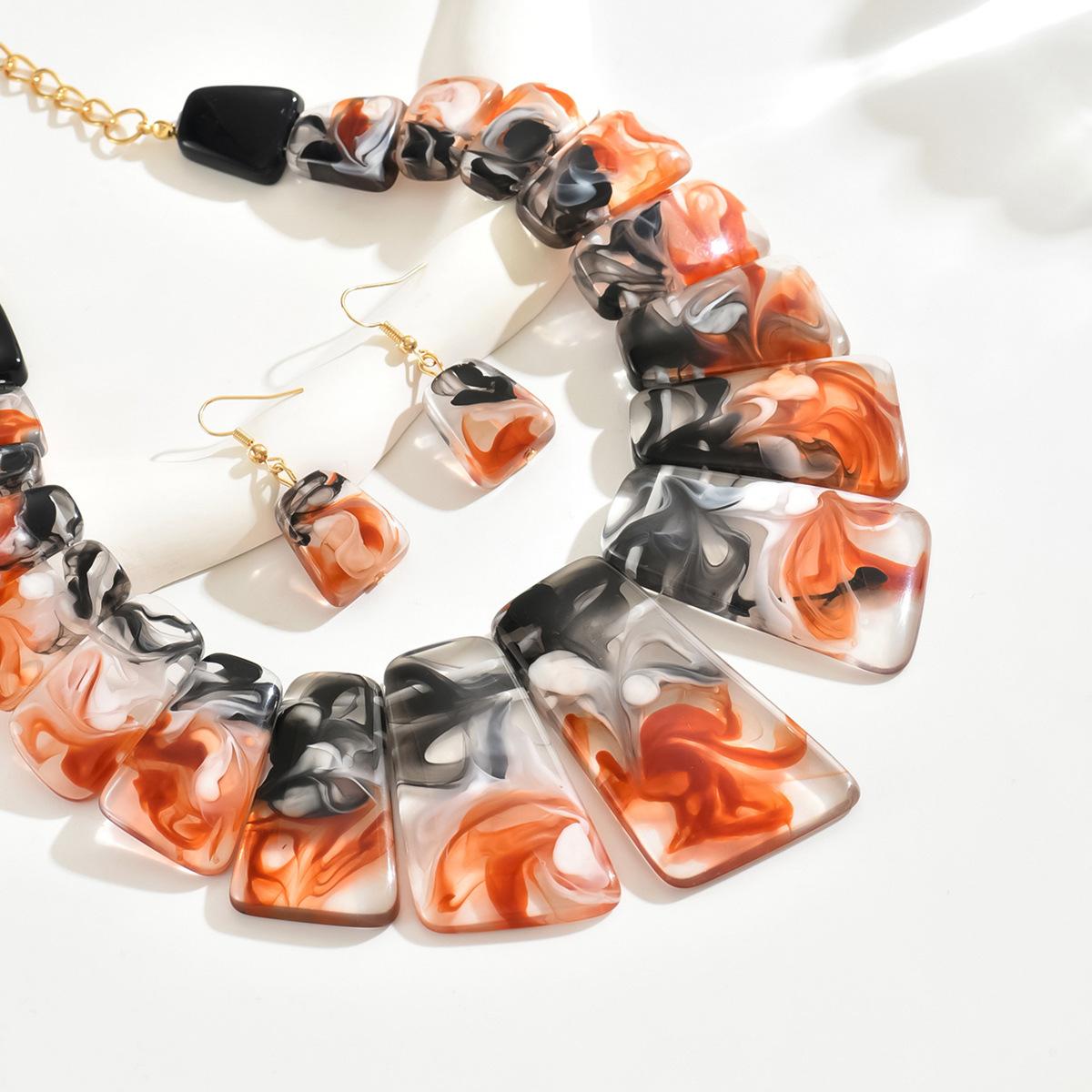 

Retro Three-piece Set Fashionable Personality Exaggerated Unique Resin Turquoise Clavicle Chain Earrings Exquisite Set червоний