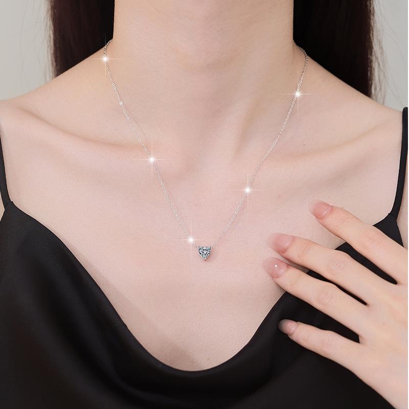 S925 Silver Moissanite Heart Necklace - Minimalist Heart-Shaped Pendant with Clavicle Chain